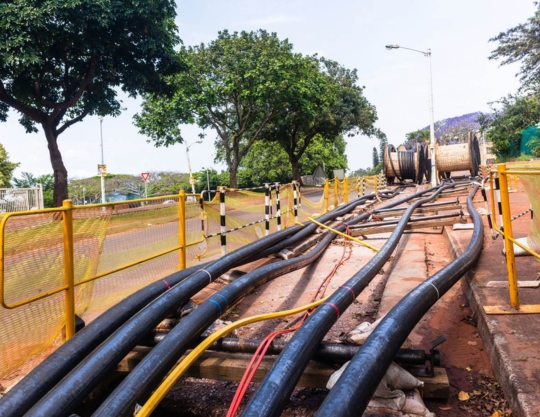 AxisGo panel and various compatible devices including wired and wireless detectors, sounder and call point